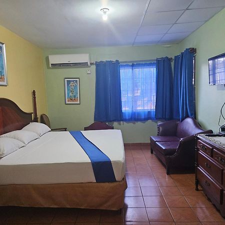 Palm Bay Guest House & Restaurant مونتيغو باي المظهر الخارجي الصورة