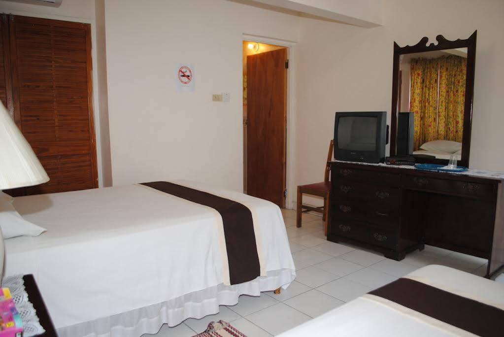 Palm Bay Guest House & Restaurant مونتيغو باي المظهر الخارجي الصورة