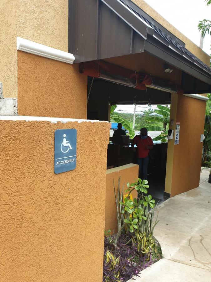 Palm Bay Guest House & Restaurant مونتيغو باي المظهر الخارجي الصورة
