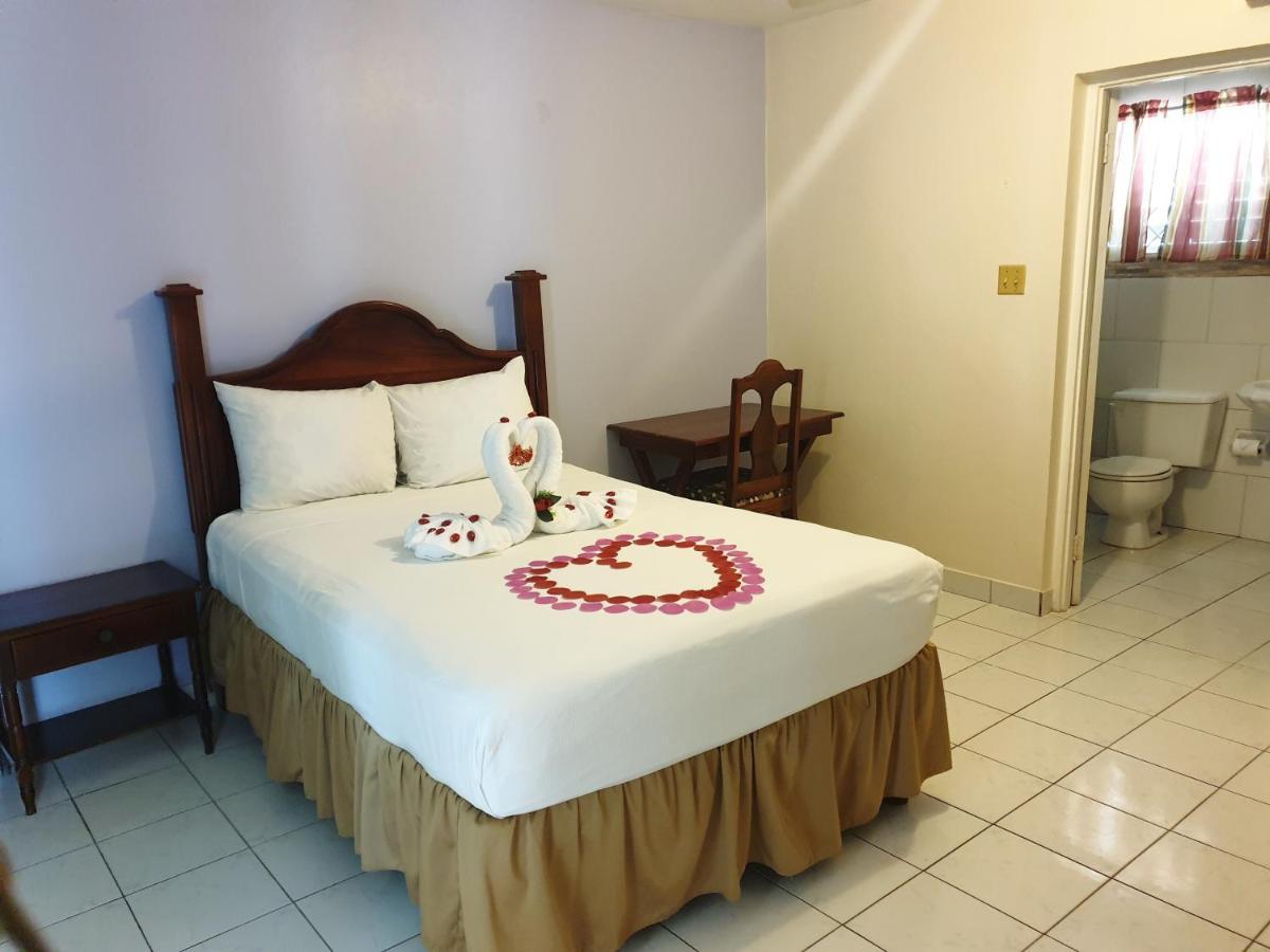 Palm Bay Guest House & Restaurant مونتيغو باي المظهر الخارجي الصورة