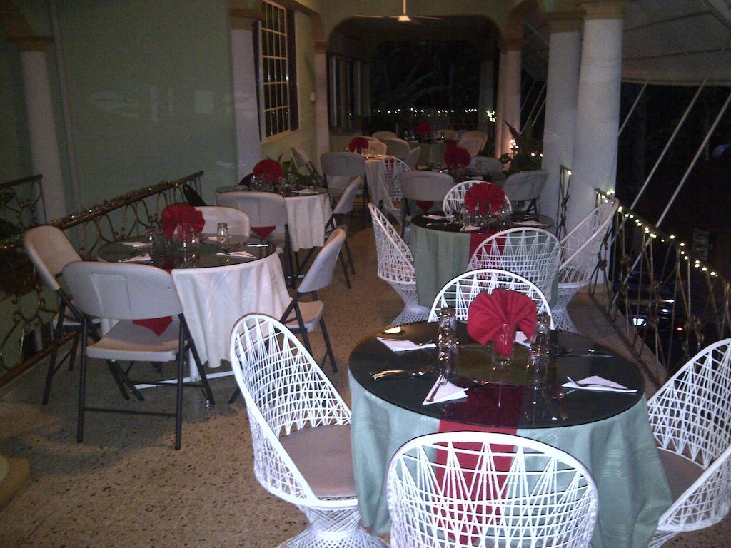 Palm Bay Guest House & Restaurant مونتيغو باي المظهر الخارجي الصورة