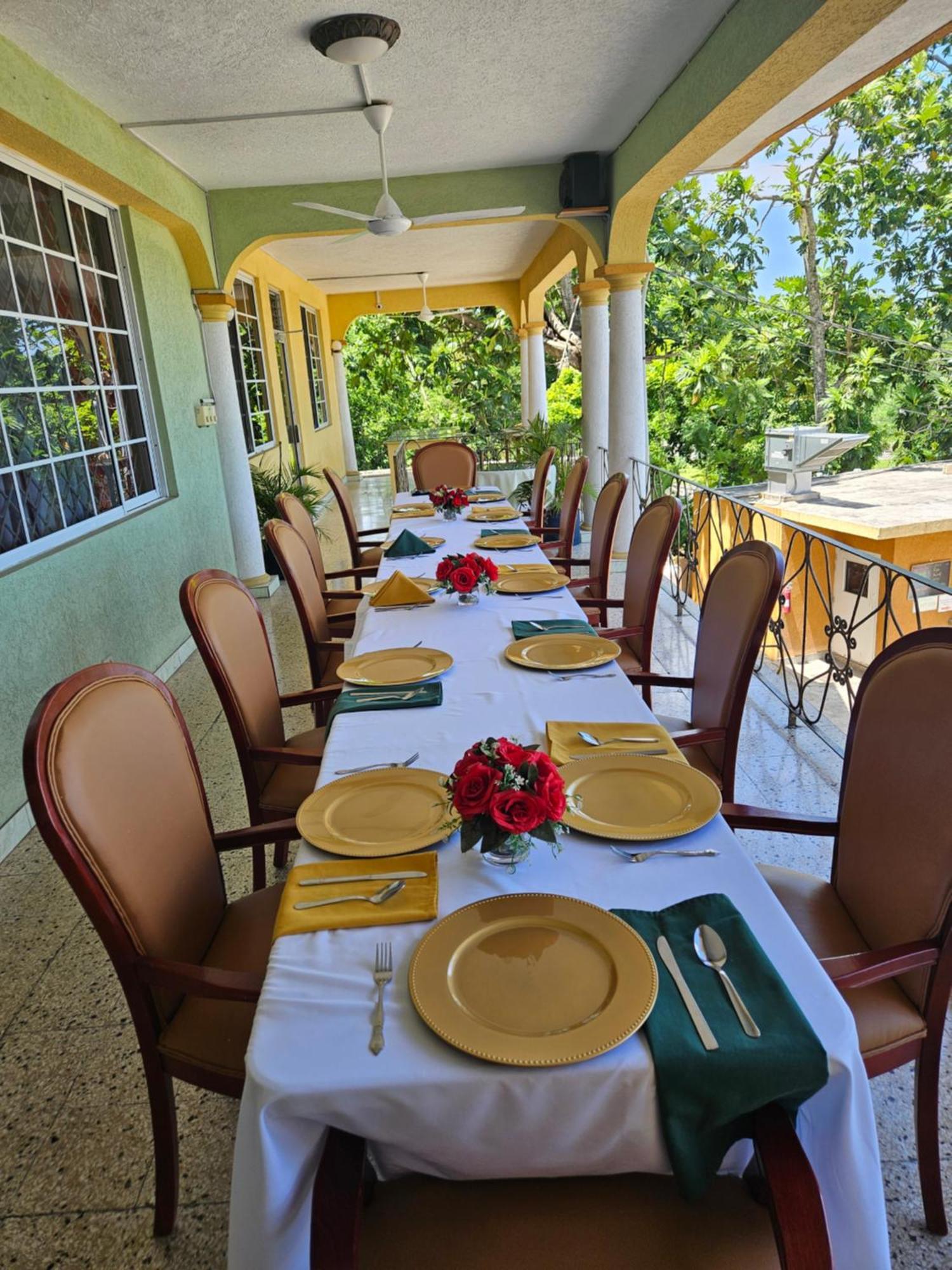 Palm Bay Guest House & Restaurant مونتيغو باي المظهر الخارجي الصورة