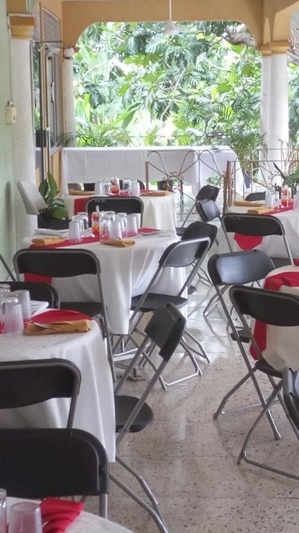 Palm Bay Guest House & Restaurant مونتيغو باي المظهر الخارجي الصورة