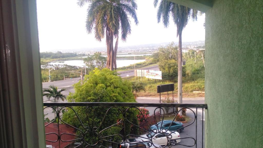 Palm Bay Guest House & Restaurant مونتيغو باي المظهر الخارجي الصورة